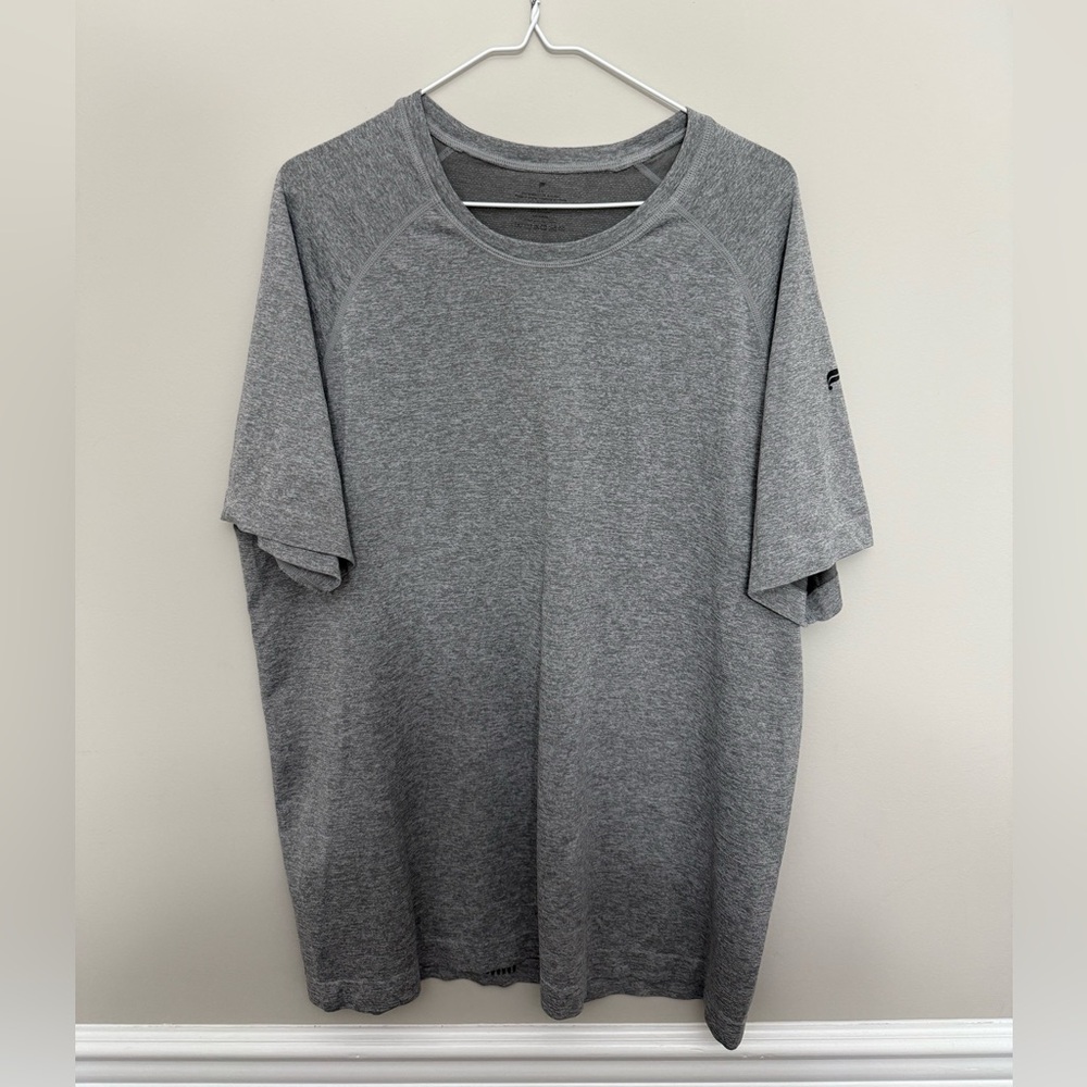 Fabletics T-Shirt Mens 2XL Gray Short Sleeve Active Performance Gym‎ Athleisure